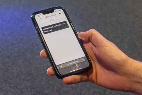 Speaksee hand